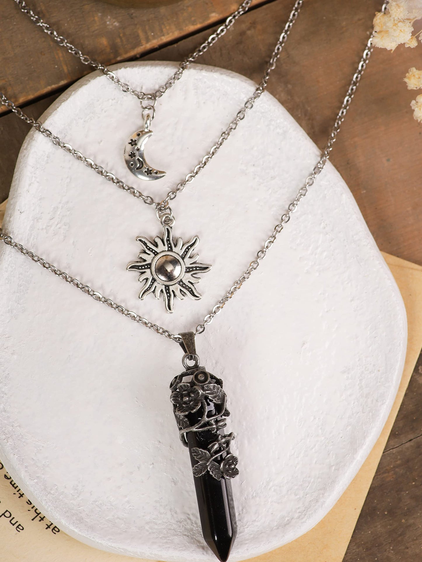 Sacina Gothic Crescent Moon Choker