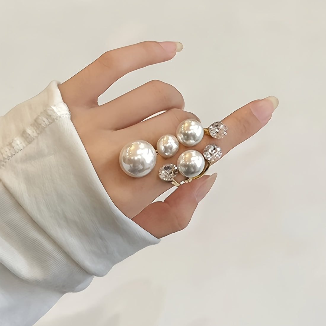 Exquisite Faux Pearl & Rhinestone Irregular Temperament Ring