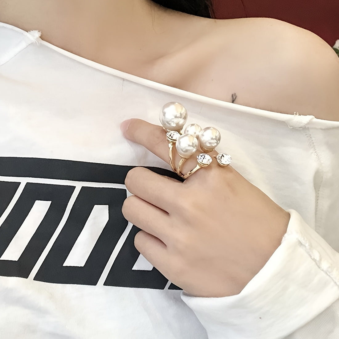 Exquisite Faux Pearl & Rhinestone Irregular Temperament Ring